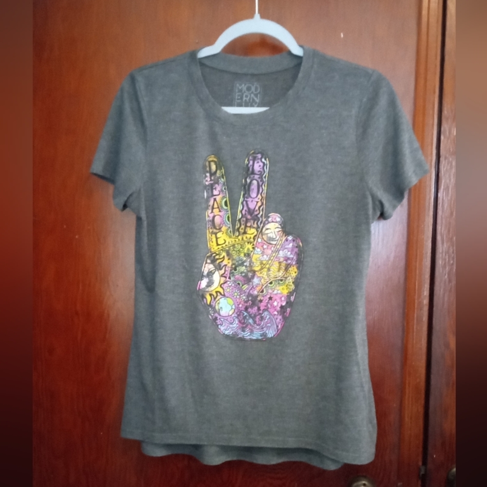 🌞Peace & Love T-shirt Size M